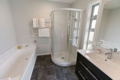 Photo of property in 28 Sunstone Crescent, Brown Owl, Upper Hutt, 5018