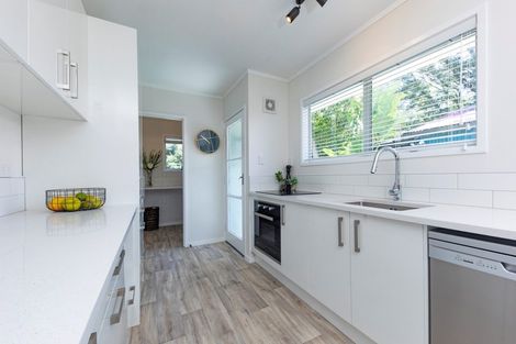 Photo of property in 133 Millbrook Road, Sunnyvale, Auckland, 0612