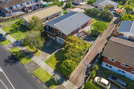 Photo of property in 104 Te Atatu Road, Te Atatu South, Auckland, 0610