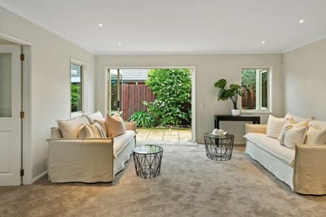 Photo of property in 43 Memorial Avenue, Ilam, Christchurch, 8053