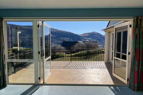 Photo of property in 2 Garland Terrace, Kelvin Heights, Queenstown, 9300