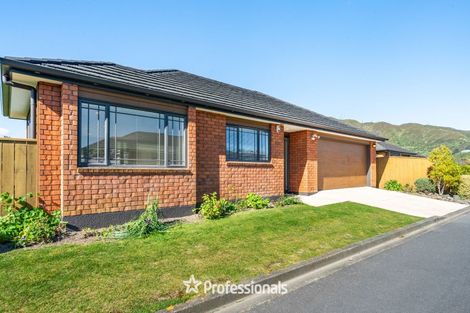 Photo of property in 33 Moana Grove, Waiwhetu, Lower Hutt, 5010