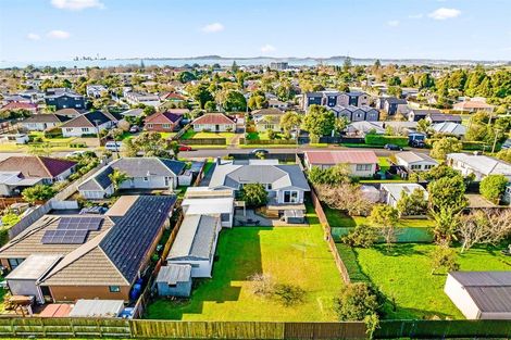 Photo of property in 4 Rixon Place, Te Atatu Peninsula, Auckland, 0610