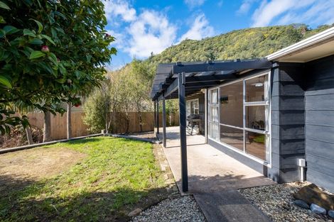 Photo of property in 3 George Street, Picton, 7220