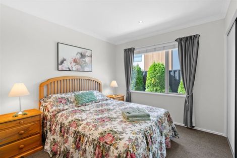 Photo of property in 6 Lakebridge Place, Parklands, Christchurch, 8083