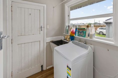 Photo of property in 18 Clyde Street, Levin, 5510