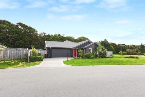 Photo of property in 1 Banks Boulevard, Whitby, Porirua, 5024