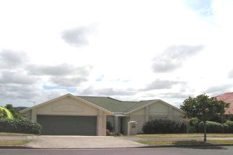 Photo of property in 13 Lorikeet Place, Unsworth Heights, Auckland, 0632