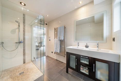 Photo of property in 43 Seymour Grove, Kingsley Heights, Upper Hutt, 5018