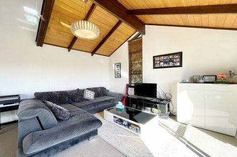 Photo of property in 32 Cron Avenue, Te Atatu South, Auckland, 0610