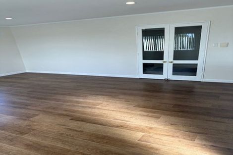 Photo of property in 1/9 Santiago Crescent, Unsworth Heights, Auckland, 0632