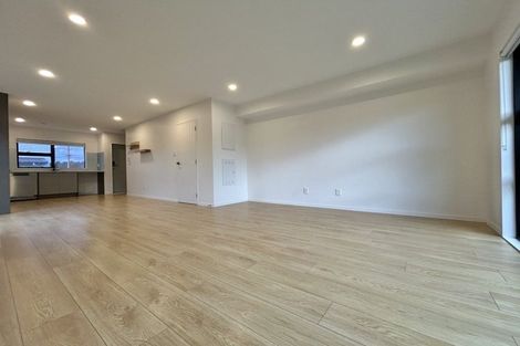 Photo of property in 96e Triangle Road, Massey, Auckland, 0614