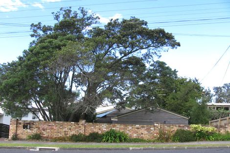 Photo of property in 2/23 Deep Creek Road, Waiake, Auckland, 0630