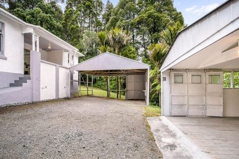 Photo of property in 2 Otitori Bay Road, Titirangi, Auckland, 0604