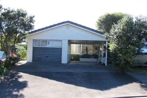Photo of property in 24 Oakpark Place, West Harbour, Auckland, 0618