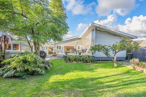 Photo of property in 12 Rawene Street, Waikanae, 5036