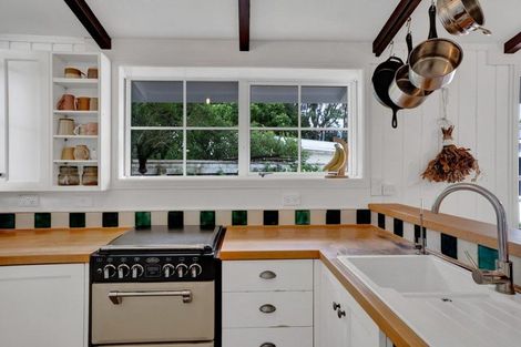 Photo of property in 5 Prudence Place, Oakura, 4314