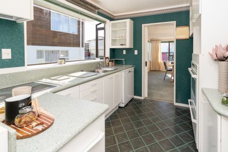 Photo of property in 1b Westview Grove, Miramar, Wellington, 6022