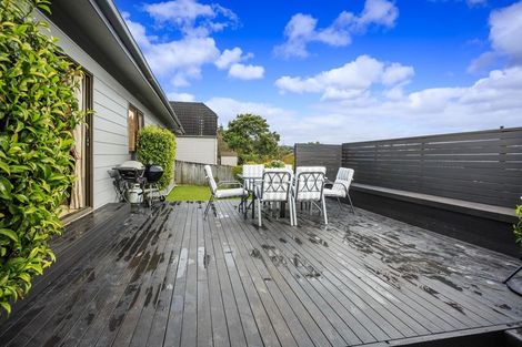 Photo of property in 2/41 Browns Bay Road, Browns Bay, Auckland, 0630