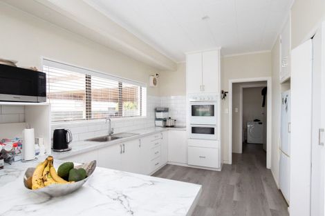 Photo of property in 2 Mcquarrie Place, Ngatea, 3503