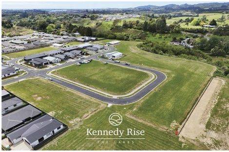 Photo of property in 18 Tasker Crescent, Pyes Pa, 3112