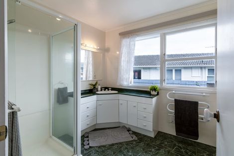 Photo of property in 35 Castleford Street, Green Bay, Auckland, 0604