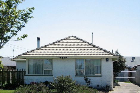 Photo of property in 53 Farquhars Road, Redwood, Christchurch, 8051