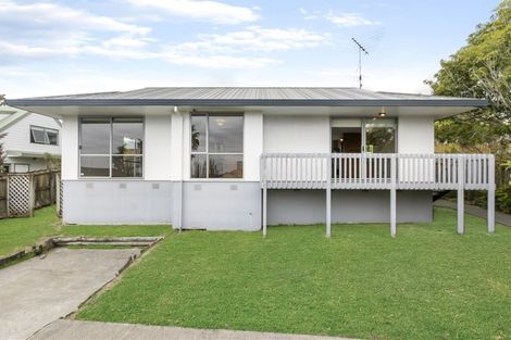 Photo of property in 1/30 Barbados Drive, Unsworth Heights, Auckland, 0632