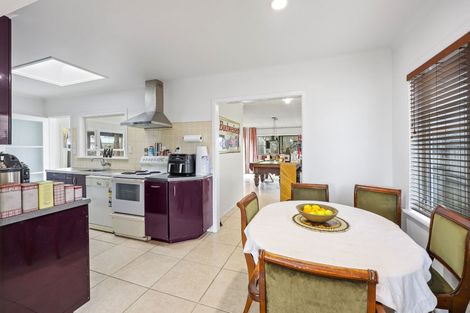 Photo of property in 44 Farquhar Road, Glendene, Auckland, 0602