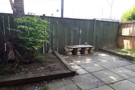 Photo of property in Krisley Court, 7/6 Ambrico Place, New Lynn, Auckland, 0600