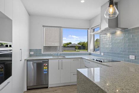 Photo of property in 11 Kakapo Lane, Redwood, Christchurch, 8051