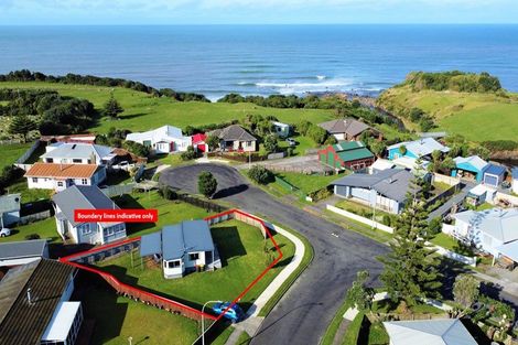 Photo of property in 13 Hickey Place, Opunake, 4616