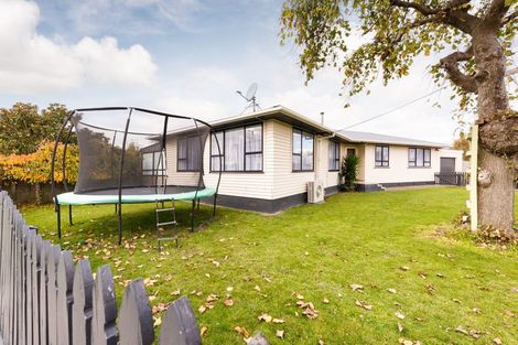 Photo of property in 1 Tararua Terrace, Cloverlea, Palmerston North, 4412