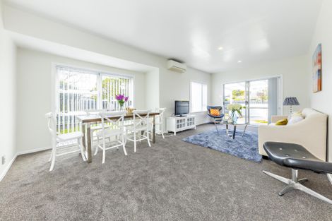 Photo of property in 3/4 Gibbs Road, Manurewa, Auckland, 2102