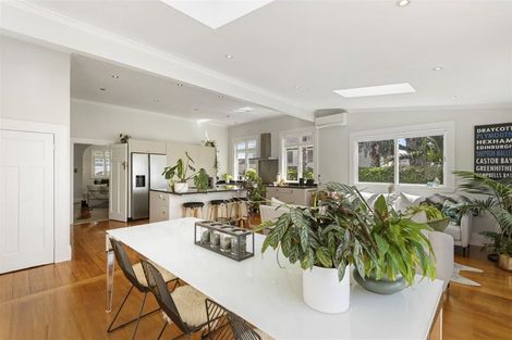 Photo of property in 2 Bayview Road, Hauraki, Auckland, 0622