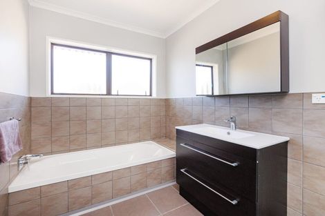 Photo of property in 15 Ashburn Lane, Awapuni, Palmerston North, 4412