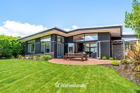 Photo of property in 12 Mount Marua Way, Timberlea, Upper Hutt, 5018