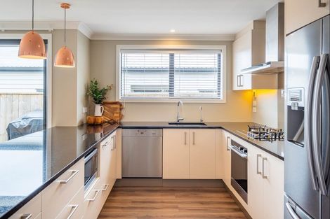 Photo of property in 11 Mahia Lane, Waikanae, 5036