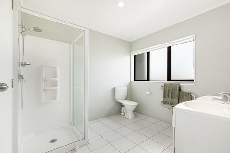 Photo of property in 4a Tuscany Way, Te Atatu Peninsula, Auckland, 0610