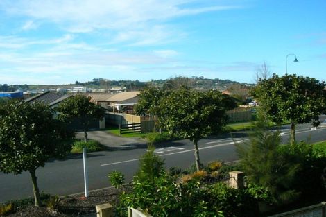 Photo of property in 62 Huntington Drive, Huntington Park, Auckland, 2013