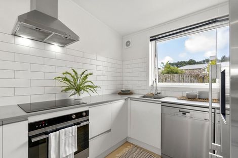 Photo of property in 2/6 North Avenue, Narrow Neck, Auckland, 0624