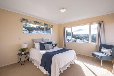 Photo of property in 1 Bennett Grove, Newlands, Wellington, 6037