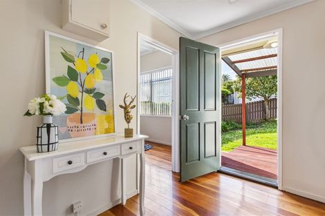 Photo of property in 1/16 Reeves Road, Pakuranga, Auckland, 2010