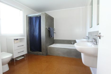 Photo of property in 2 Taipari Avenue, Raglan, 3225