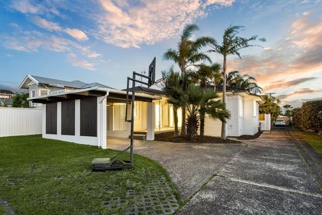 Photo of property in 43 Aramoana Avenue, Devonport, Auckland, 0624