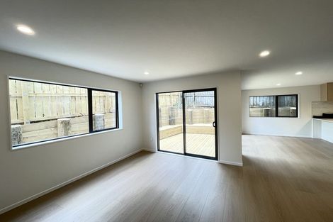 Photo of property in 14d Clairville Crescent, Wai O Taiki Bay, Auckland, 1072