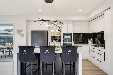 Photo of property in 18 Petrel Close, Paraparaumu Beach, Paraparaumu, 5032