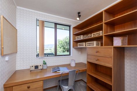 Photo of property in 10 Nuhaka Place, Paraparaumu Beach, Paraparaumu, 5032