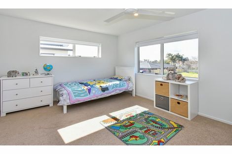 Photo of property in 7 Waituarua Drive, Takanini, 2112