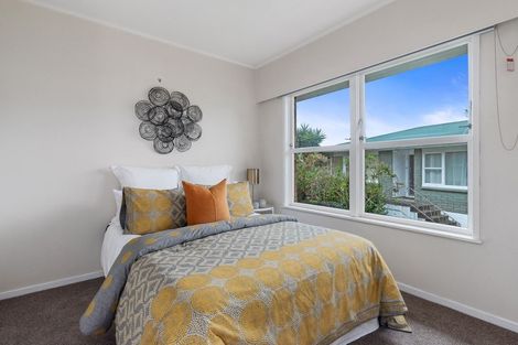 Photo of property in 2/5 Margaret Place, Milford, Auckland, 0620